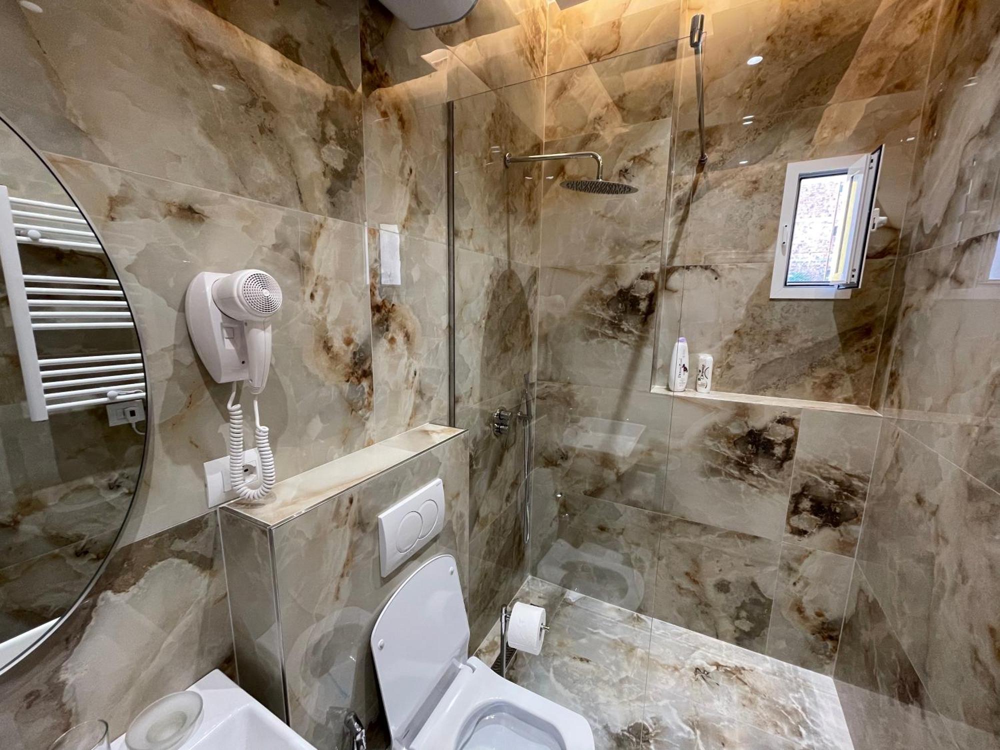 Hotel Vila 15 - Center Tirana Eksteriør billede